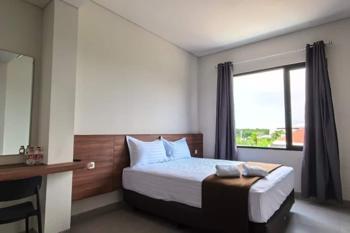 Superior Double Room | Premium bedding, individually furnished, desk, laptop workspace