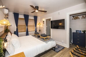 1 dormitorio, escritorio, tabla de planchar con plancha y wifi