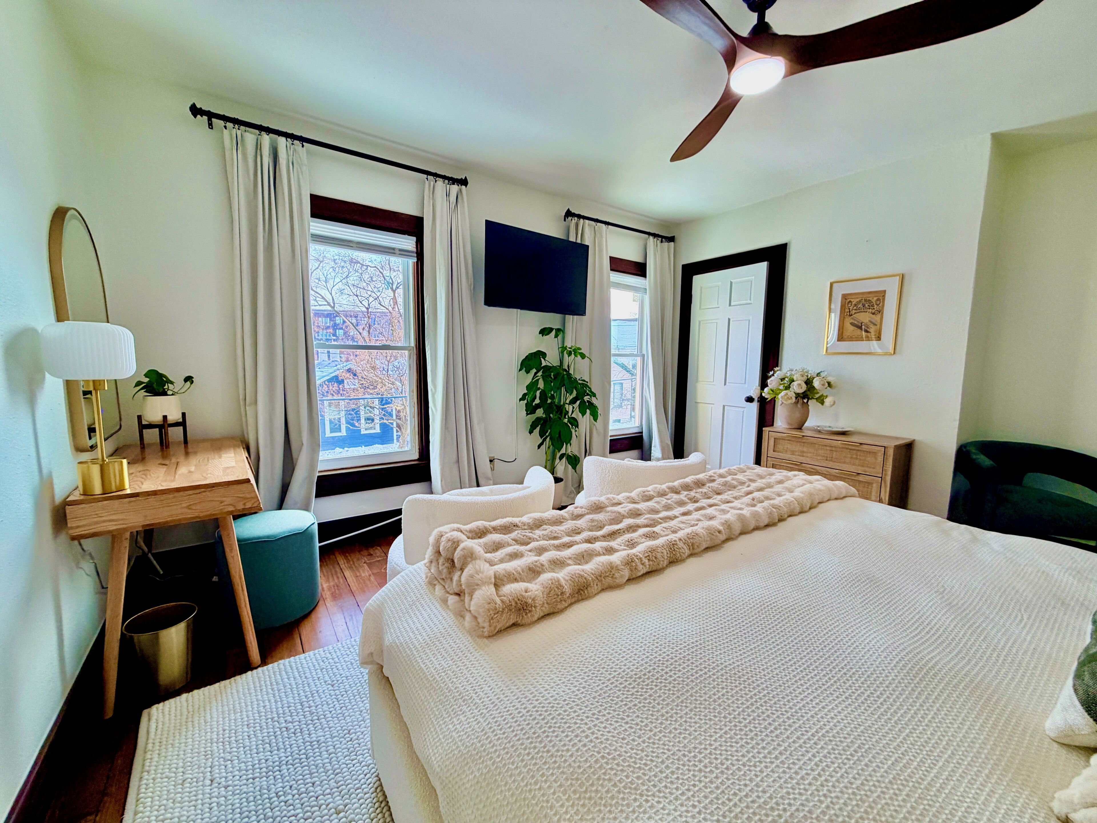 3 bedrooms, iron/ironing board, WiFi, bed sheets