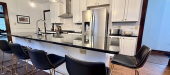 New! Luxury Comfort Meets Work & Play in Heart of Dayton.