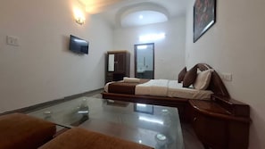 Deluxe Room | Premium bedding, free WiFi, bed sheets - Taj homes - A Unit of Sahni's Villa (Gurugram)