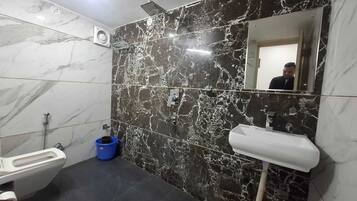 Quarto luxo | Banheiro