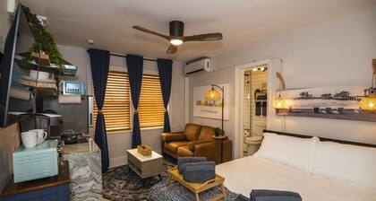 The 1888 Hotel (206) Queen Studio Suite