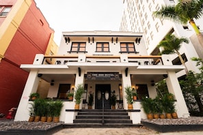 Exterior - The 1888 Hotel (205) Honeymoon King Studio (St. Petersburg)