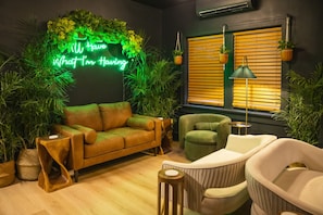 Interior - The 1888 Hotel (205) Honeymoon King Studio (St. Petersburg)