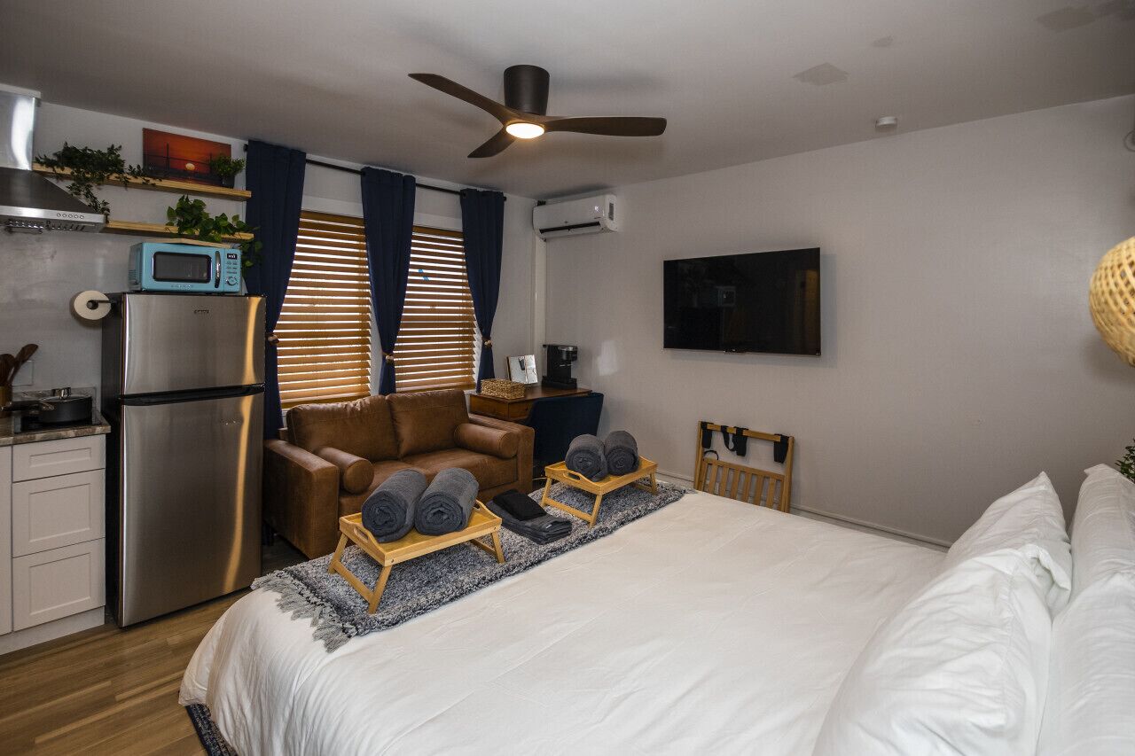 Desk, iron/ironing board, WiFi, bed sheets