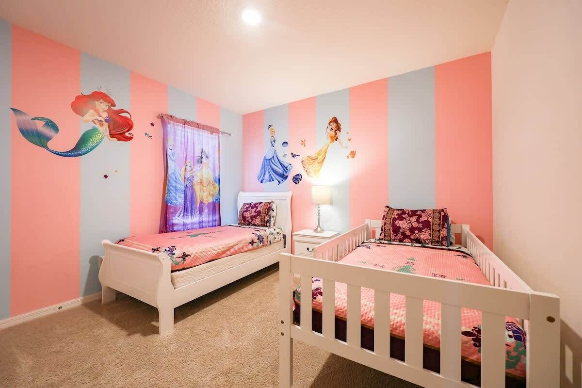 6 bedrooms, iron/ironing board, travel cot, WiFi