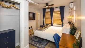 Desk, iron/ironing board, WiFi, bed sheets