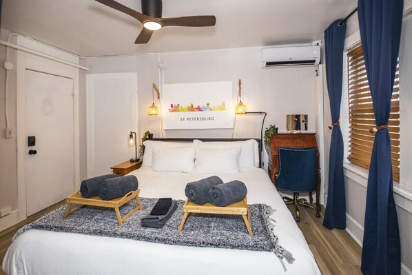 Desk, iron/ironing board, WiFi, bed sheets