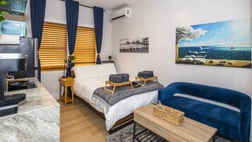 Desk, iron/ironing board, WiFi, bed sheets