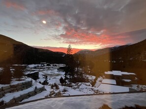 Unclassified image, 3 of 16, button - 2BR | Private Hot Tub | Views | Luxury | New Home (Squamish-Lillooet)