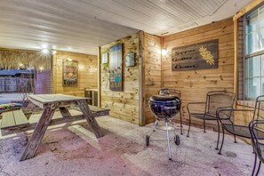 Dining - Tiger Point Tiki=-New Listing Gulf Breeze, 4-bedroom home with a Pool, Game Room! (Gulf Breeze)