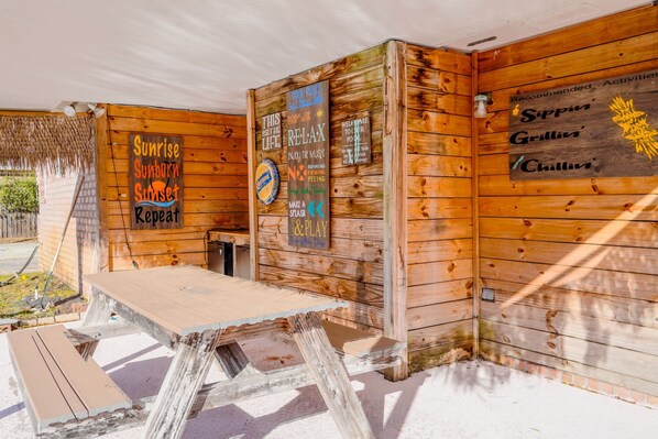 Outdoor dining - Tiger Point Tiki=-New Listing Gulf Breeze, 4-bedroom home with a Pool, Game Room! (Gulf Breeze)