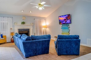 Smart TV - Tiger Point Tiki=-New Listing Gulf Breeze, 4-bedroom home with a Pool, Game Room! (Gulf Breeze)