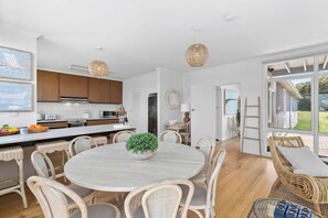Dining - River Meets Ocean Edge | Absolute Waterfront (Barwon Heads)