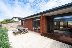 Outdoor dining - Seaside on Orton - 2 minutes to the Beach - 1pm check in (Ocean Grove)