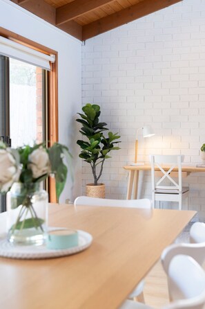 Dining - Seaside on Orton - 2 minutes to the Beach - 1pm check in (Ocean Grove)