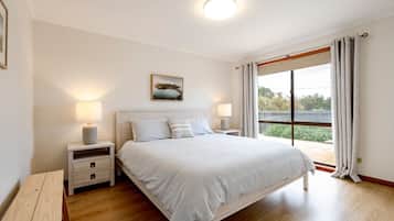 Iron/ironing board, WiFi