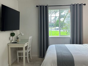 WiFi, bed sheets - 2 BR 2 BA guesthouse with kitchen (Sacramento)