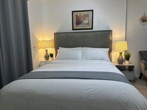 WiFi, bed sheets - 2 BR 2 BA guesthouse with kitchen (Sacramento)