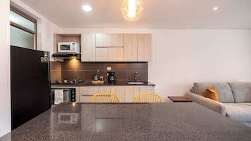 Junior Apartment, Kitchen | Private kitchen | Microwave, stovetop, dishwasher, cookware/dishes/utensils