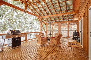 Outdoor dining - Timbercrest Lodge - Hot Tub Nights, Mountain Air (Leavenworth)