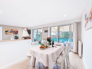 Dining - Port et plage à pied, linge inclus by Interhome (Le Pouliguen)