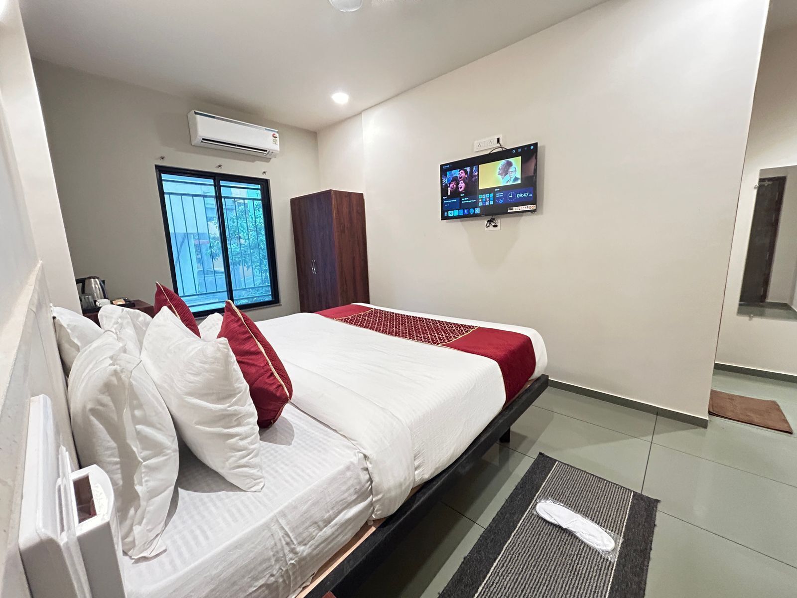 Deluxe Double Room, City View | Desk, soundproofing, iron/ironing board, free WiFi