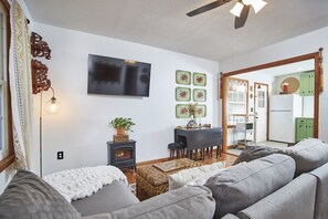 TV - Newly remodeled 2BR in Chapel Hill (Chapel Hill)