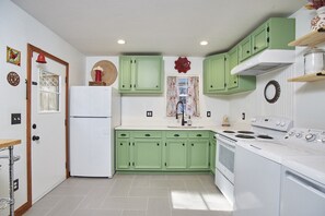 Private kitchen - Newly remodeled 2BR in Chapel Hill (Chapel Hill)
