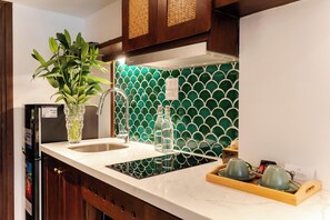 高級雙人房, 城市景 | 房內夾萬、書桌、手提電腦工作空間、遮光窗簾/窗簾