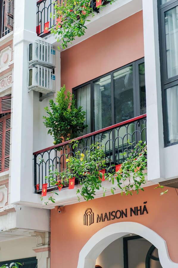 Exterior detail - Maison Nha 28 Mac Dinh Chi (Hanoi)