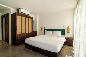 Premier Double Room, Balcony, Lake View | In-room safe, desk, laptop workspace, blackout drapes - Maison Nha 28 Mac Dinh Chi (Hanoi)