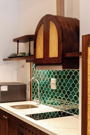 Deluxe Double Room, Balcony, City View | In-room safe, desk, laptop workspace, blackout drapes - Maison Nha 28 Mac Dinh Chi (Hanoi)