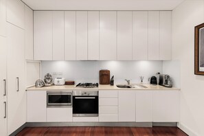 Private kitchen - Artistic Opera House Retreat (Kirribilli)