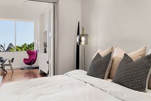 2 bedrooms, iron/ironing board, WiFi, bed sheets - Artistic Opera House Retreat (Kirribilli)