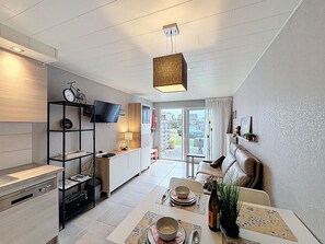 TV - Tureluur II with terrace by Interhome (Bredene)