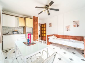 2 chambres, bureau, accès Internet