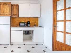 Fridge, microwave, oven, cookware/dishes/utensils