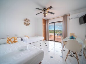 1 bedroom, desk, Internet