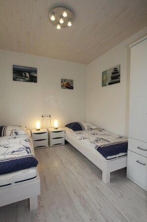 Bungalow | 2 bedrooms, individually furnished - Bungalow mit Kamin in Dornumersiel (Dornum)