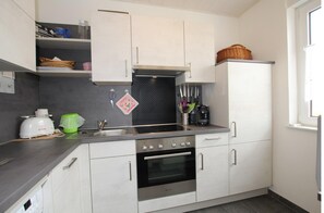 Bungalow | Privékeuken | Een kinderstoel