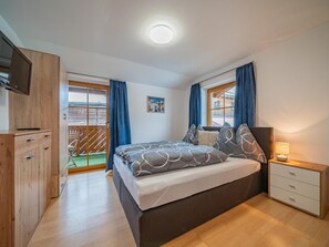 Room - Alpine chalet charm with balcony in Embach (Embach)