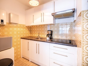 Coffee/tea maker, fridge, microwave, stovetop - Stylish flat right on the beach (Sint-Idesbald)