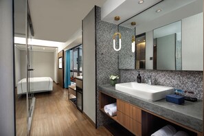 Superior Double Room, City View | In-room safe, desk, laptop workspace, blackout curtains - JinglaiHotel JinganTempleChangshou Metro (Shanghai)