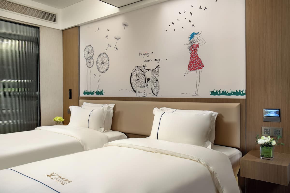 Dobbeltrom – superior | Safe på rommet, skrivebord og skrivebord for bærbar PC