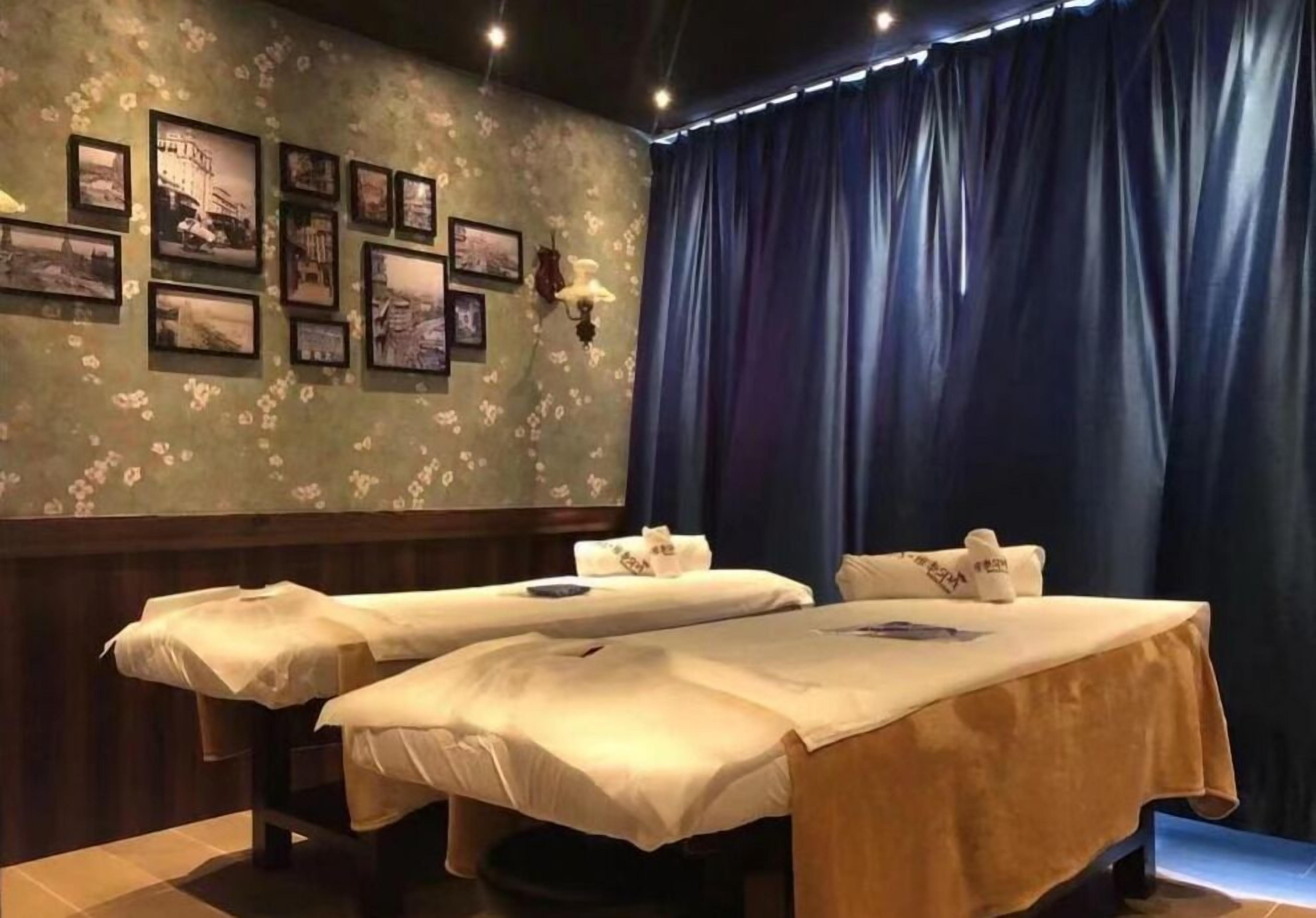 Massages des tissus profonds, enveloppements détoxifiants
