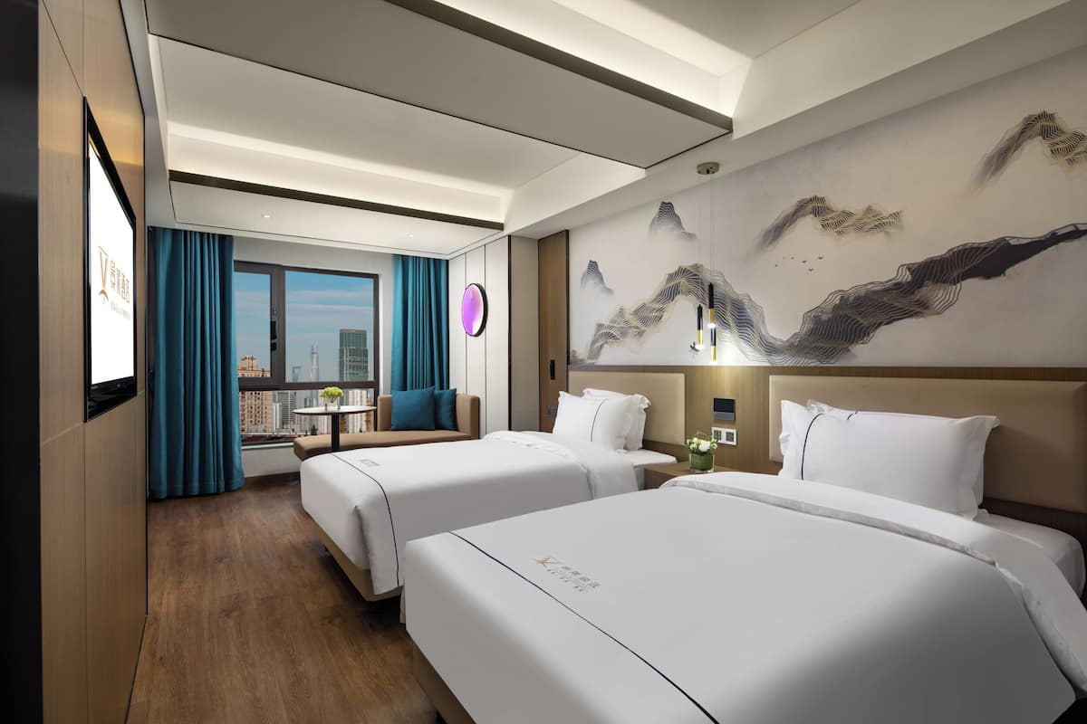 Family Room | In-room safe, desk, laptop workspace, blackout curtains