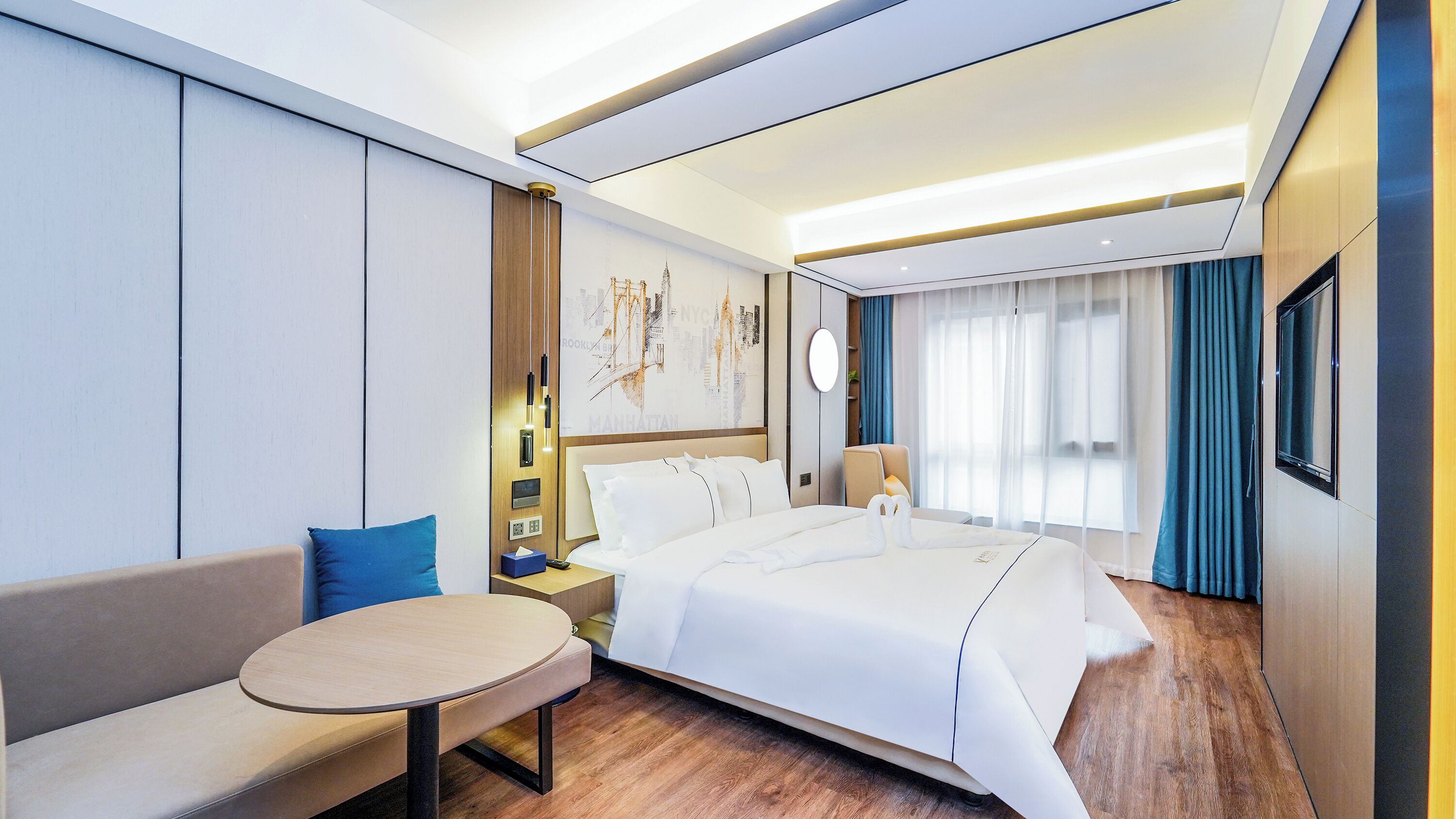 臻選行政大床房 | 羽絨被、書桌、筆電工作空間、遮光布/窗簾