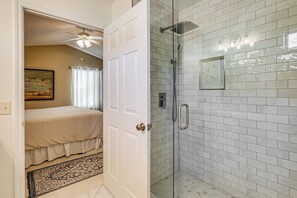Hair dryer, towels - 5 Blocks to Shore: PCB Escape w/ Screened Porch (Panama City Beach)
